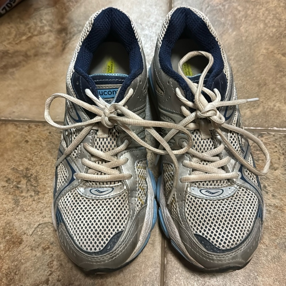 Women’s saucony stabil cs running shoes